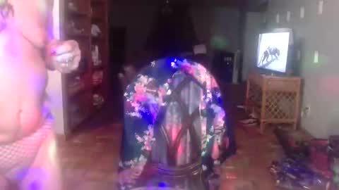 darla_darling1222101 online show from April 28, 3:11 am