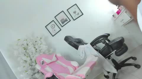 dayanis_latin online show from July 19, 9:07 pm