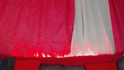 deboragill online show from June 10, 12:43 am
