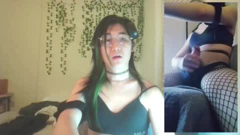 deciduousdoll online show from November 23, 6:59 am