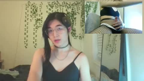 deciduousdoll online show from January 11, 6:20 am