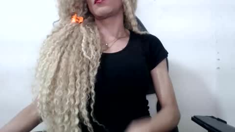 diabla_sexy22cm online show from December 5, 12:55 pm