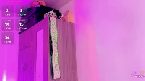 Naomy  online show from May 19, 3:46 am
