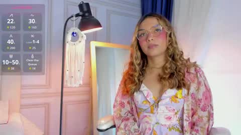 doll_isa_ online show from September 19, 7:52 pm