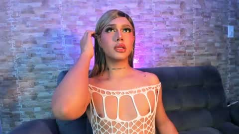 dreams_chloe online show from July 14, 5:45 am