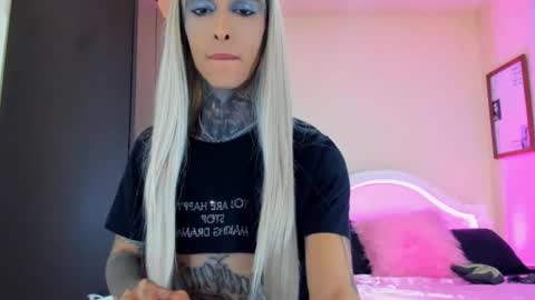 drippyorlove online show from February 18, 11:41 pm