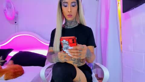 drippyorlove online show from September 19, 7:30 pm