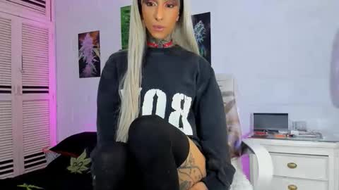 drippyorlove online show from January 7, 10:02 pm