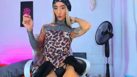 drippyorlove online show from July 27, 6:37 pm