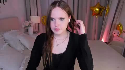 Effie Mur online show from June 30, 9:15 pm