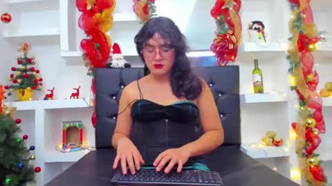 elith_berry69_ online show from December 15, 9:09 pm