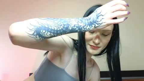 Evie online show from May 16, 11:15 pm