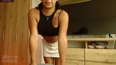 Snapshot of em_rotic chatting on September 18, 5:07 pm Emilia online show from September 18, 5:07 pm