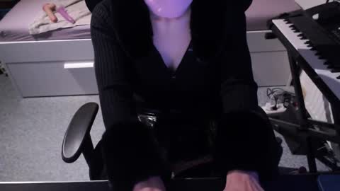 Emely online show from December 24, 9:33 pm