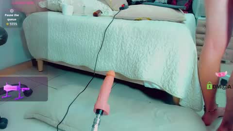 EmillySaenz online show from October 7, 6:53 pm