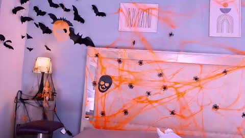 emily_castillo1_ online show from October 31, 5:06 am