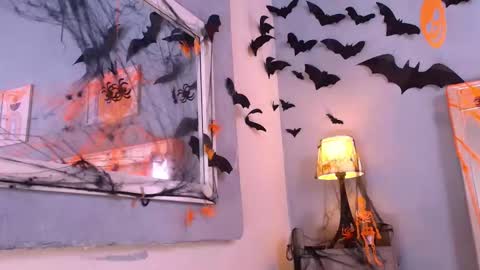 emily_castillo_1 online show from October 29, 4:43 am