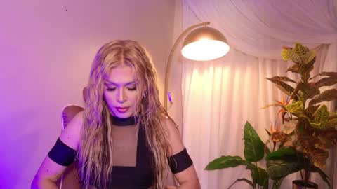 emma_dragon online show from April 8, 4:36 am