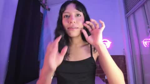emmaclark_1 online show from August 3, 8:15 pm