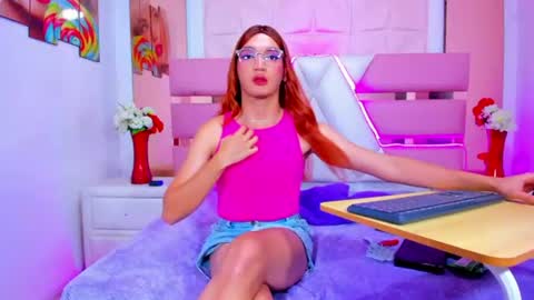 Emma Hilton online show from June 22, 11:01 pm
