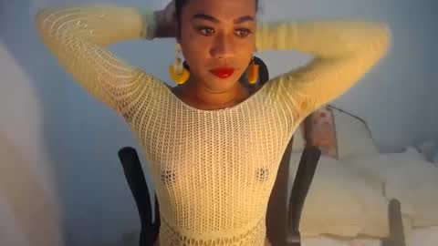 erika_madrigal online show from December 23, 11:49 pm