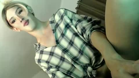erotic_empress18 online show from June 8, 9:52 am