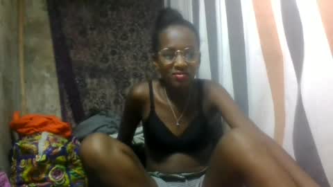 estancelee online show from June 13, 11:54 am