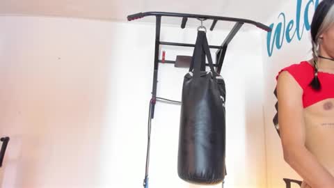 evanllelyne online show from December 2, 8:56 pm