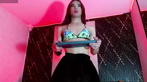 everlin__hot_ online show from February 28, 10:49 pm