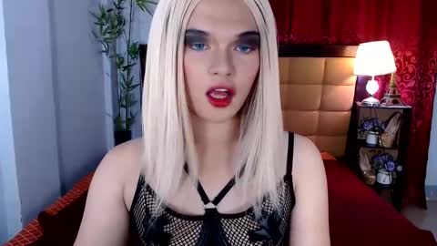 Snapshot of fantasticcock69_daniella chatting on December 15, 12:38 pm DANIELLA - DONT FORGET TO GIVE ME A THUMBSU UP online show from December 15, 12:38 pm