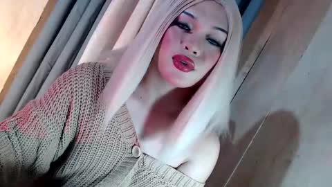 DANIELLA - DONT FORGET TO GIVE ME A THUMBSU UP online show from May 27, 2:19 am