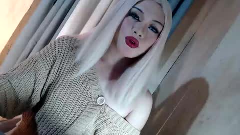 DANIELLA - DONT FORGET TO GIVE ME A THUMBSU UP online show from June 10, 4:50 pm