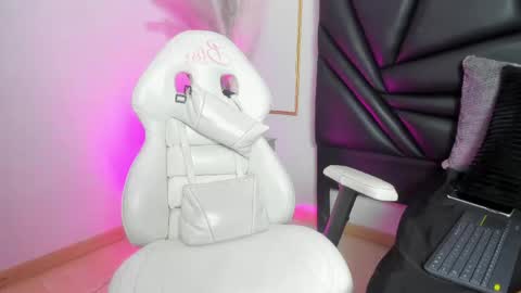  Flor  online show from June 3, 3:52 am