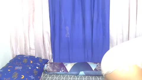 LIL LEE online show from August 4, 1:01 am