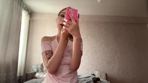 Snapshot of geneviveseay chatting on September 26, 1:08 pm Emmi online show from September 26, 1:08 pm