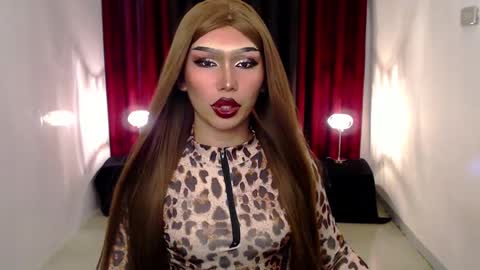 Snapshot of giaxxx01 chatting on December 7, 4:04 am Gia X online show from December 7, 4:04 am