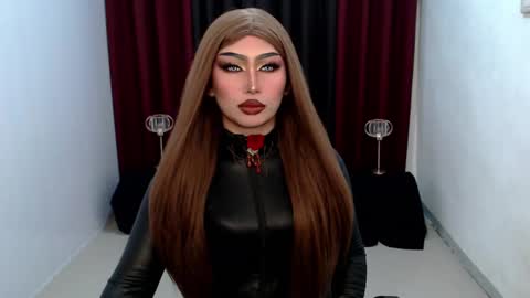 Snapshot of giaxxx01 chatting on February 19, 2:55 am Gia X online show from February 19, 2:55 am