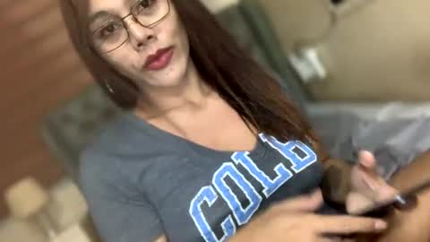urGIRL online show from July 31, 9:20 am