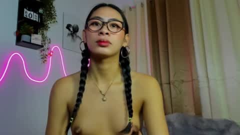 Kyla and Nian online show from February 11, 1:46 am