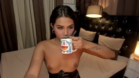 RIANA online show from January 3, 4:59 pm