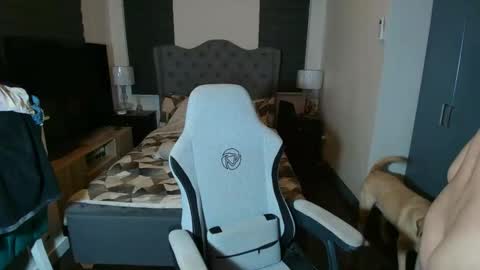 greta_v online show from November 5, 8:47 am