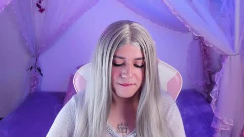 Isabella online show from April 28, 3:05 pm