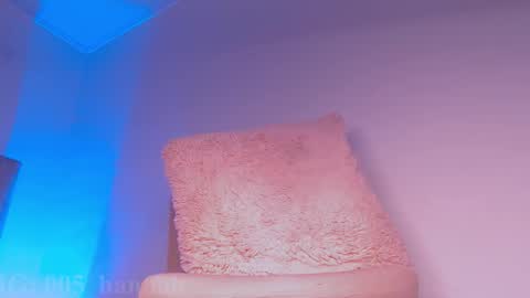 H A N A FOXX online show from March 26, 8:18 am