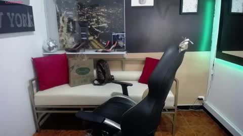 hanna_lamber online show from March 4, 2:17 am
