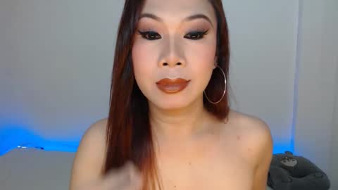 Hannah online show from November 18, 2:22 am