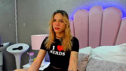 hannatayllor online show from July 3, 3:56 am