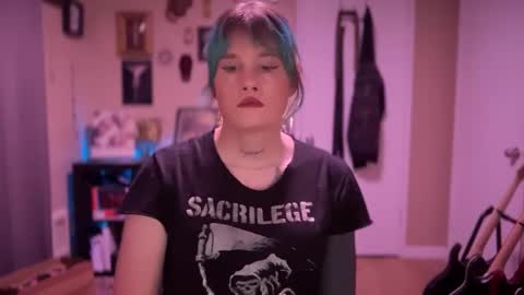 Saoirse online show from December 10, 4:19 am