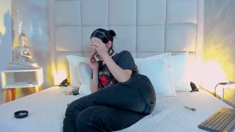 Keira Hecate online show from December 3, 8:57 pm