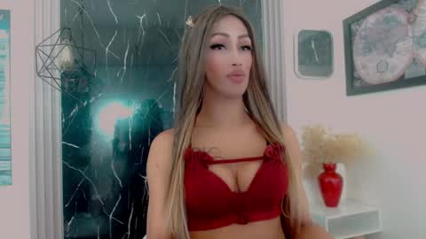 Hilary Avilan online show from June 11, 7:12 pm