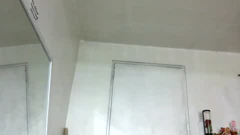 hoe_freesia online show from June 28, 5:17 pm